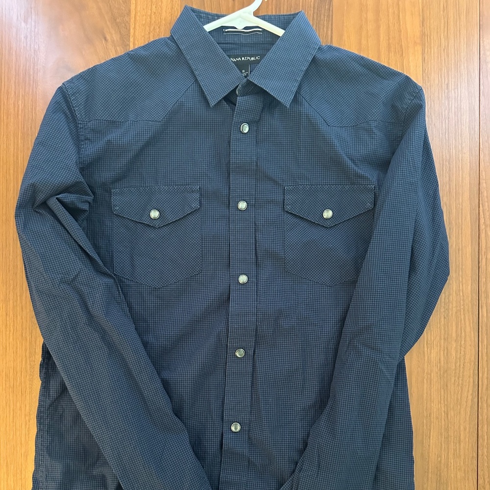 Banana Republic Men's Button Down Shirt Size: Small